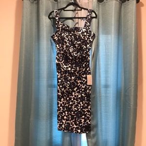 Maggy London Navy Floral ruched fitted dress